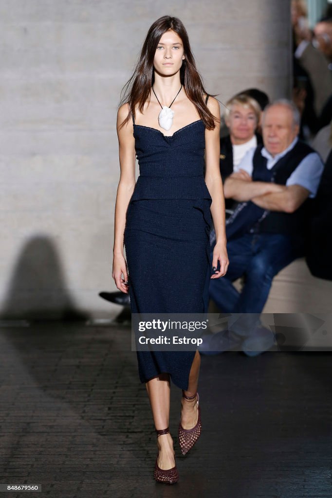 Roland Mouret - Runway - LFW September 2017