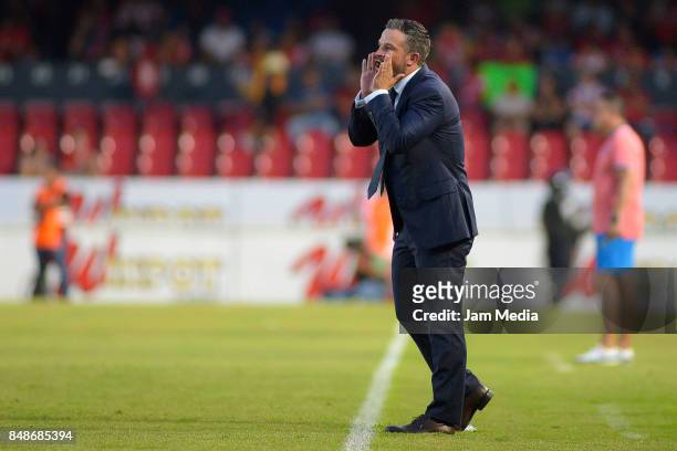 Rafael Puente, coach of Lobos BUAP gives instructions to his players during the 9th round match between Veracruz and Lobos BUAP as part of the Torneo...