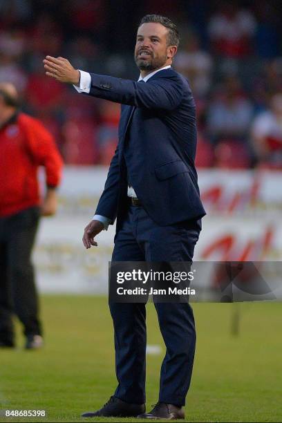 Rafael Puente, coach of Lobos BUAP gives instructions to his players during the 9th round match between Veracruz and Lobos BUAP as part of the Torneo...