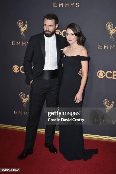 Actors Tom Cullen and Tatiana Maslany attends the 69th Annual Primetime Emmy Awards at Microsoft Theater on September 17, 2017 in Los Angeles,...