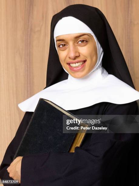 portrait of nun holding bible. - monja fotografías e imágenes de stock