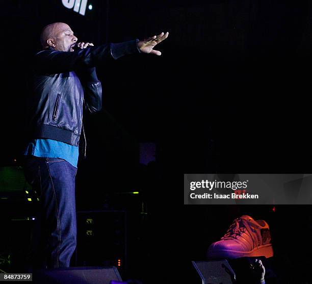 Common Rapper Microsoft Microsoft Magic Show Common Performance Photos and Premium High Res ...