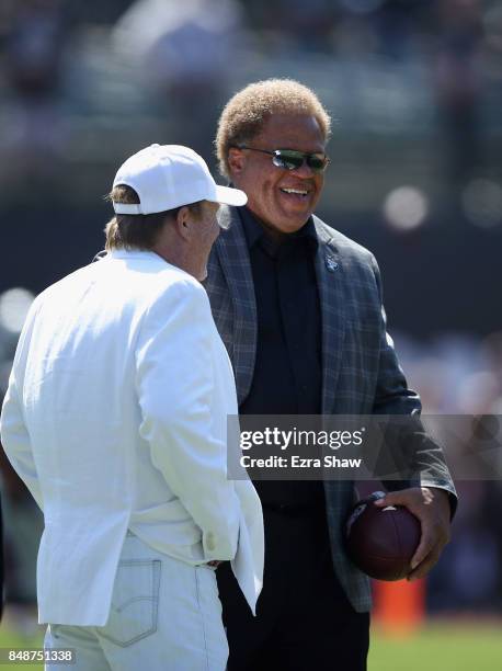 Oakland Raiders general manager Reggie McKenzie talks to Oakland Raiders owner Mark Davis before their game against the New York Jets at...