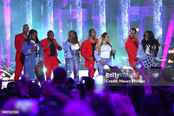 Performs onstage during VH1 Hip Hop Honors: The 90s Game Changers at Paramount Studios on September 17, 2017 in Los Angeles, California.