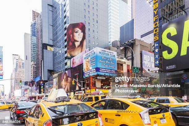 manhattan, times square - billboard 2017 stock-fotos und bilder