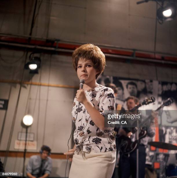 Photo of Brenda LEE, Brenda Lee performing on tv show at Television House, Kingsway