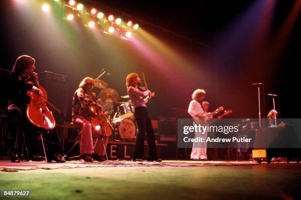 Photo of Jeff LYNNE and ELECTRIC LIGHT ORCHESTRA and Hugh MCDOWELL and Richard TANDY, L-R. ?, Hugh McDowell, ?, ?, Jeff Lynne, Kelly Groucutt,...