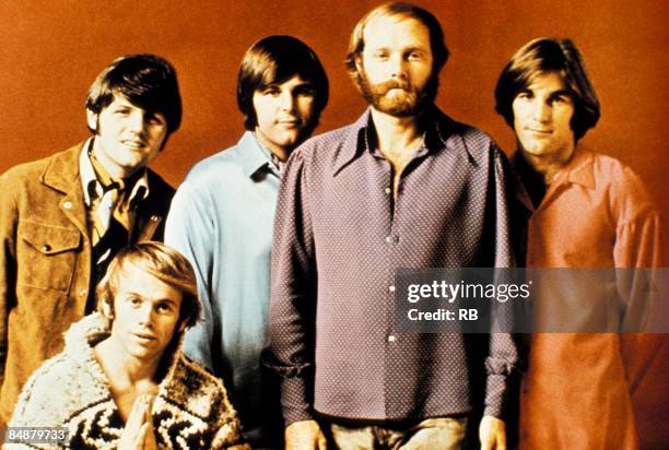 Photo of Carl WILSON and Mike LOVE and Bruce JOHNSTON and Dennis WILSON and BEACH BOYS and Al JARDINE; Posed group portrait. Back: Bruce Johnston,...