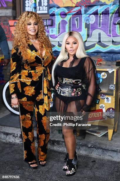 Faith Evans and Lil Kim attend VH1's Hip Hop Honors: The 90's Game Changers at Paramount Studios on September 17, 2017 in Hollywood, California.