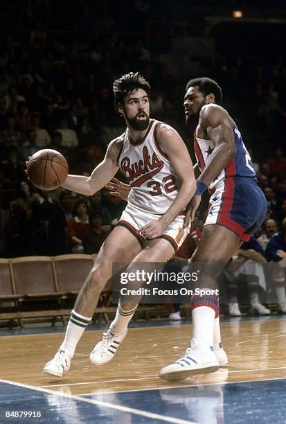 S: Brian Winters of the Milwaukee Bucks drive the baseline against a New Jersey Nets defender during an mid circa 1970's NBA basketball game at the...