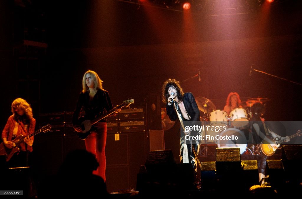 Photo of AEROSMITH and Tom HAMILTON and Steven TYLER and Joey KRAMER and Joe PERRY and Brad WHITFORD
