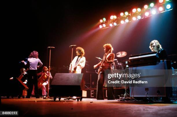 Photo of Jeff LYNNE and ELECTRIC LIGHT ORCHESTRA and Hugh MCDOWELL and Kelly GROUCUTT; L-R. ?, ?, Hugh McDowell, Jeff Lynne, kelly Groucutt, Bev...