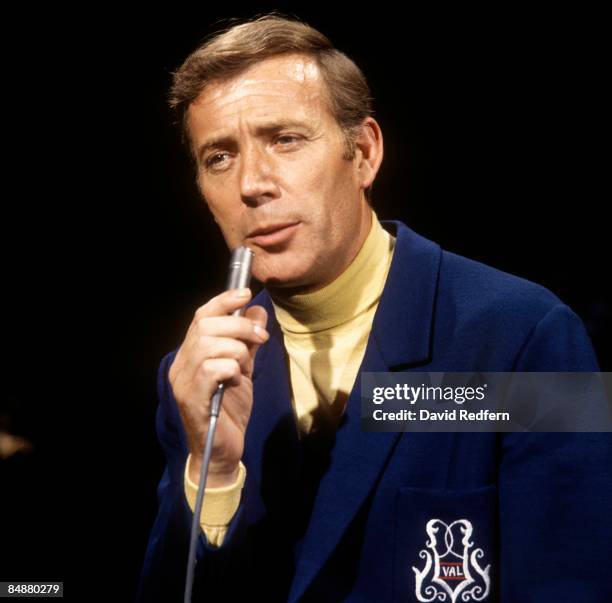 Irish singer Val Doonican performs on a BBC television show at Television Centre, London circa 1970.
