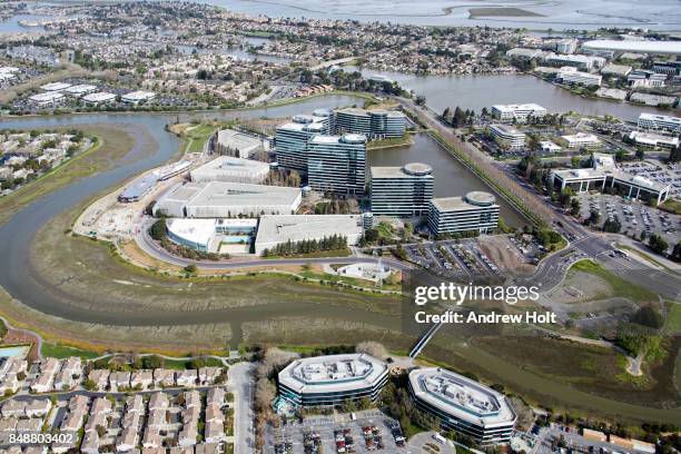 aerial photography view north-east of oracle headquarters in redwood shores, san francisco bay area. california, united states. - redwood city stockfoto's en -beelden