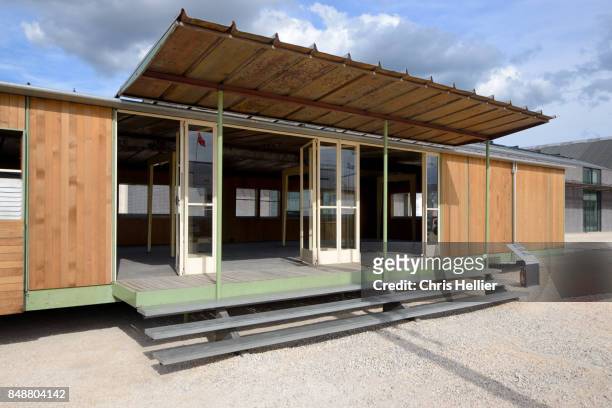 prefabricated house (1948) by jean prouvé - temporary office stock pictures, royalty-free photos & images