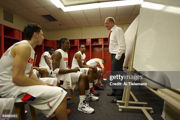 Syracuse coach Jim Boeheim with team in locker room before game vs Georgetown. Behind the scenes. Syracuse, NY 2/14/2009 CREDIT: Al Tielemans