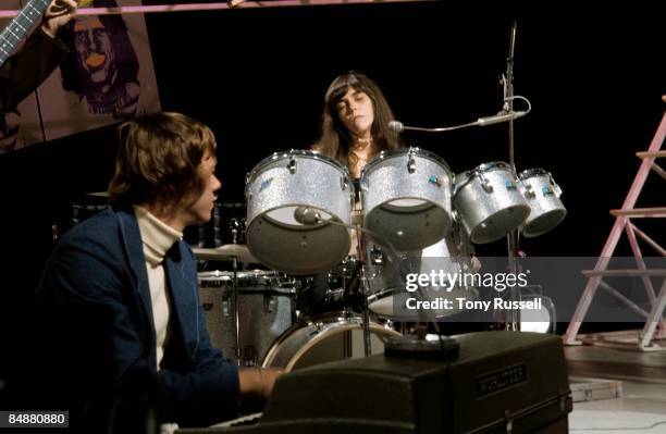 Photo of Richard CARPENTER and Karen CARPENTER and CARPENTERS, Richard Carpenter & Karen Carpenter , performing on BBC 'In Concert' series