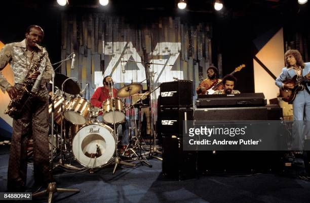 Photo of Larry CARLTON and Larry CARLTON and Wilton FELDER and Joseph SAMPLE and Robert POWELL and Nesbert HOOPER and CRUSADERS, Wilton Felder,...