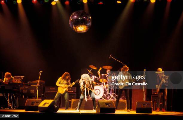 Photo of David COVERDALE and David DOWLE and Micky MOODY and Pete SOLLEY and WHITESNAKE and Neil MURRAY and Bernie MARSDEN, L-R: Pete Solley, Bernie...