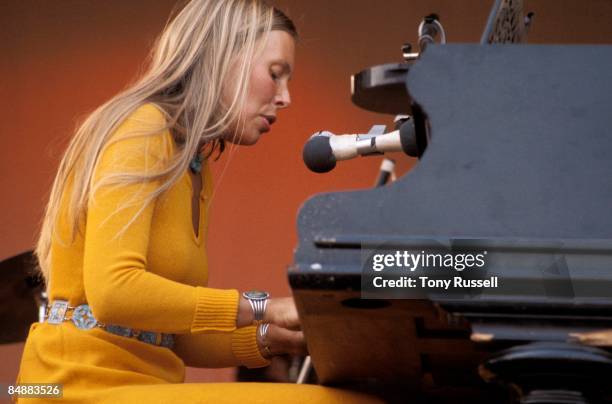 Photo of Joni MITCHELL