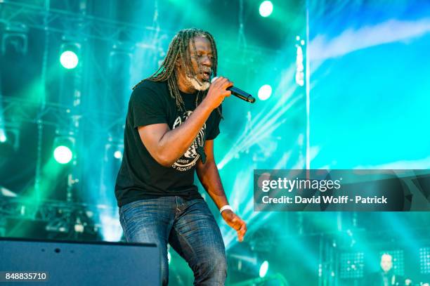 Tiken Jah Fakoly performs at Printemps Solidaire at Place de la Concorde on September 17, 2017 in Paris, France.