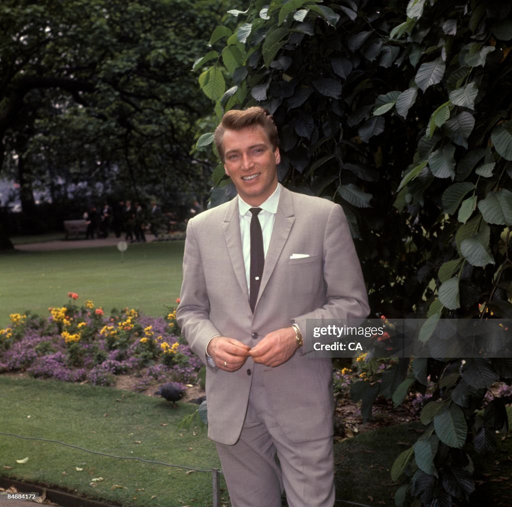 Ilfield Photo of Frank IFIELD; Posed portrait of Frank Ifield, News Photo ...