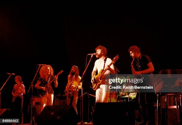 Photo of AVERAGE WHITE BAND Photo of AVERAGE WHITE BAND