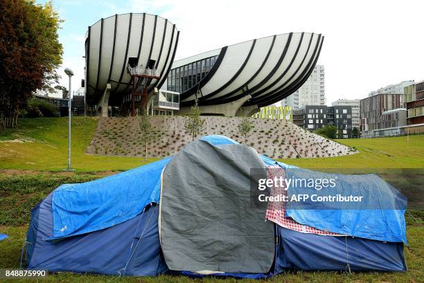 This photo taken on September 18, 2017 shows a makeshift shelter installed by a group of migrants on the campus of the University of Reims in Reims,...