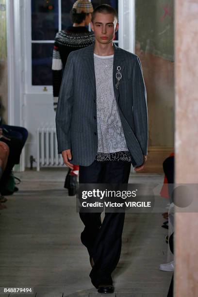 Model walks the runway at the Burberry Ready to Wear Fall/Winter 2017 fashion show during London Fashion Week September 2017 on September 16, 2017 in...