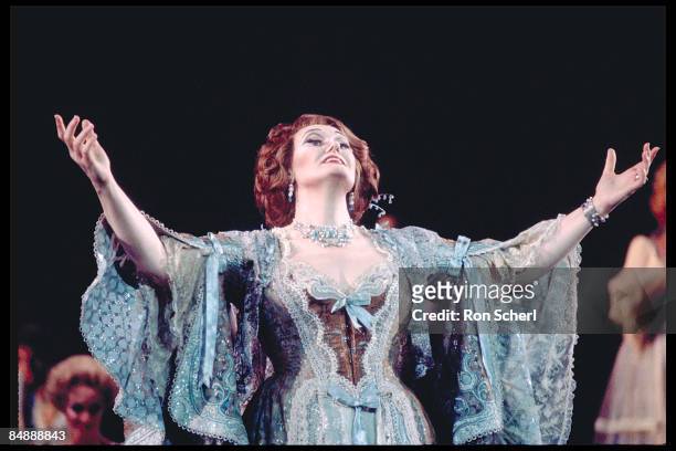 Photo of MERRY WIDOW and Joan SUTHERLAND; Joan Sutherland as Anna