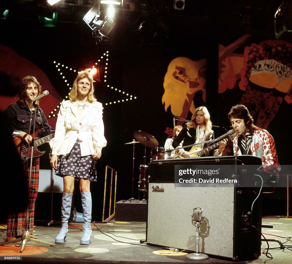 Photo of Linda McCARTNEY and WINGS and Paul McCARTNEY