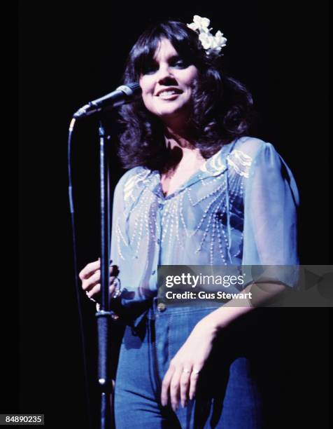 Linda R Linda Ronstadt Performance Photos and Premium High Res Pictures - Getty ...