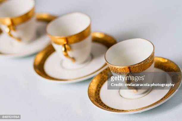 porcelain cups - limoges - fotografias e filmes do acervo