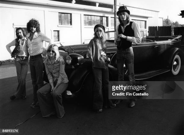 Photo of Lindsey BUCKINGHAM and Stevie NICKS and Mick FLEETWOOD and FLEETWOOD MAC, L-R: John McVie, Lindsey Buckingham, Christine McVie, Stevie...