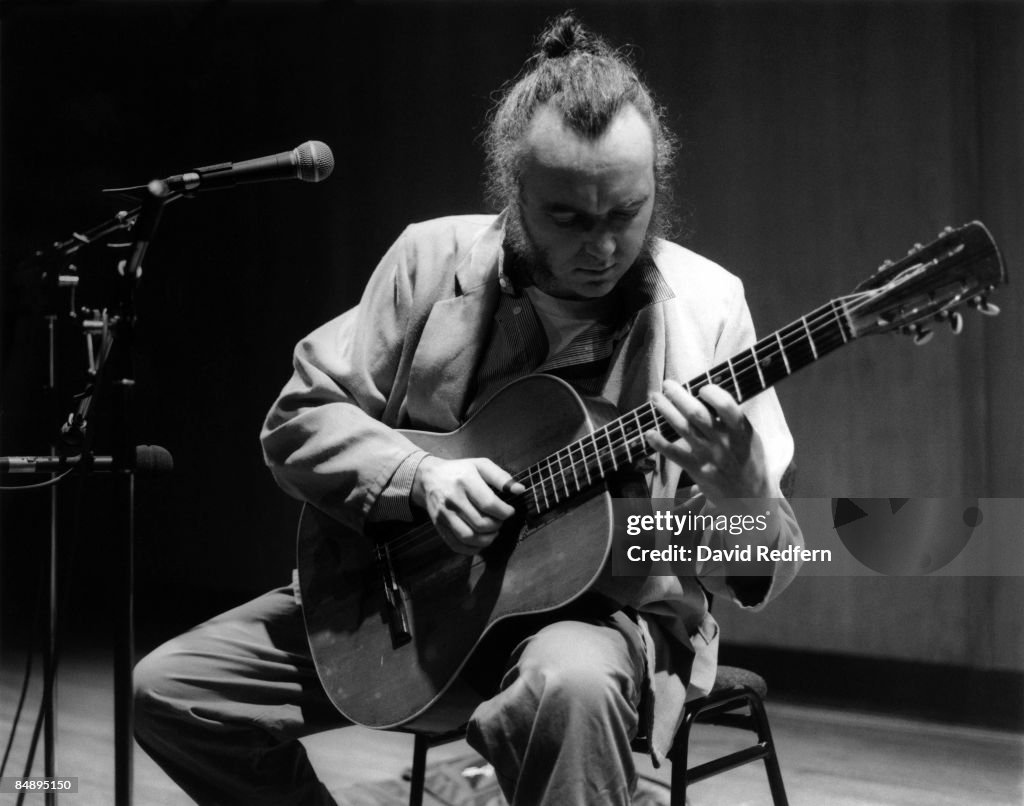 Billy Jenkinson Photo of Billy JENKINS; Billy Jenkins performing on stage, playing ...