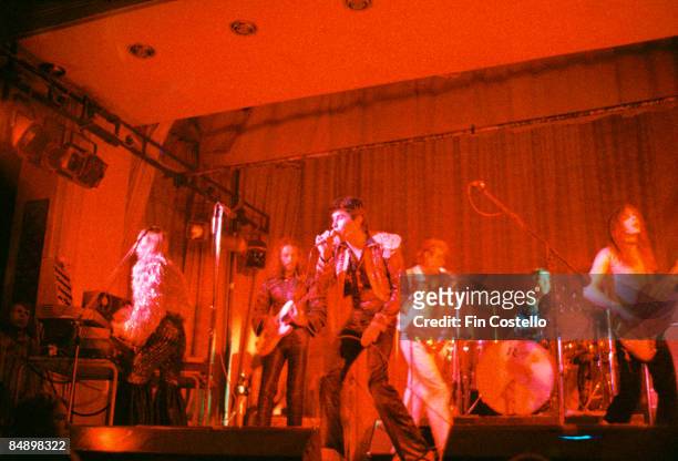 Photo of ROXY MUSIC and Brian ENO and Phil MANZANERA and Bryan FERRY and Andy MACKAY and Paul THOMPSON and Rik KENTON; Group performing on stage on...