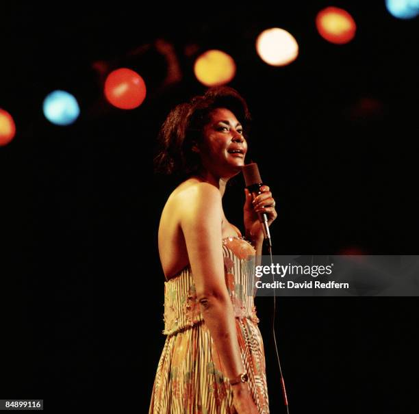 Photo of Nancy WILSON, Nancy Wilson performing on stage