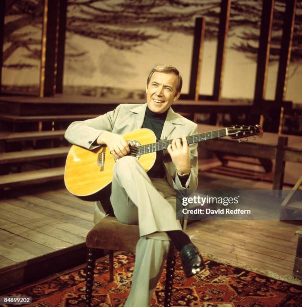 Irish singer Val Doonican performs on a BBC television show at Television Centre, London circa 1970.