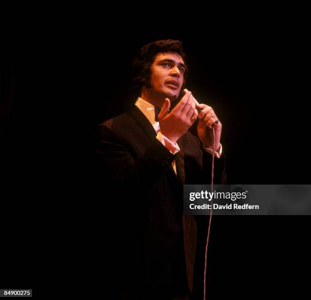 Photo of Engelbert HUMPERDINCK; Engelbert Humperdinck performing on stage