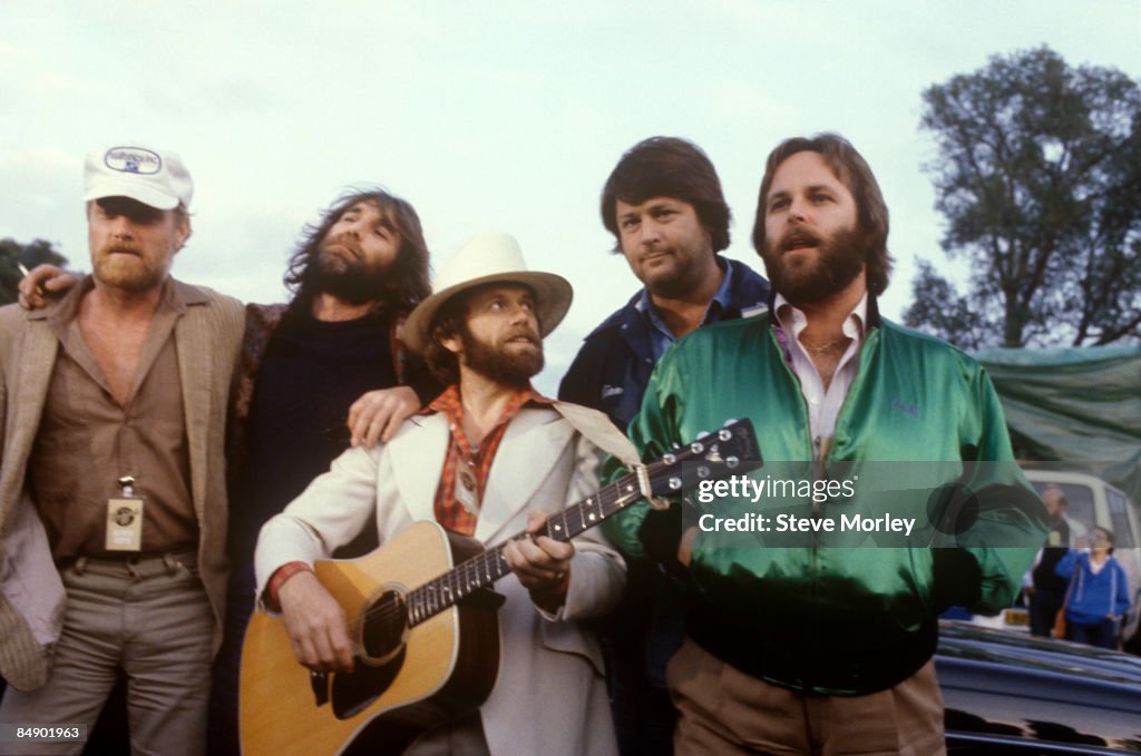 Photo of BEACH BOYS and Mike LOVE and Dennis WILSON and Al JARDINE and Brian WILSON and Carl WILSON