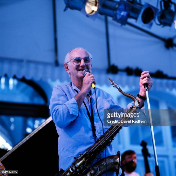 Photo of Ronnie SCOTT; Ronnie Scott performing on stage