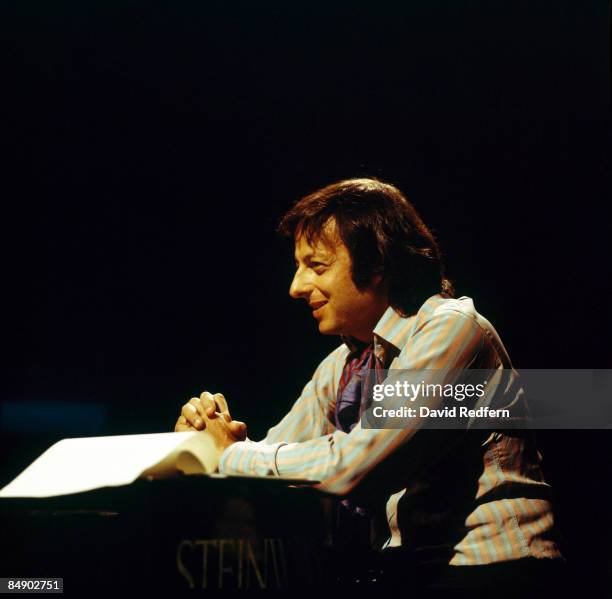 Photo of Andre PREVIN; Andre Previn on stage