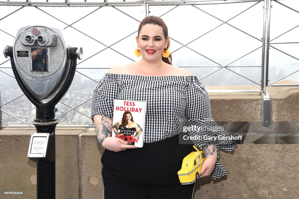 Tess Holliday Visits The Empire State Building