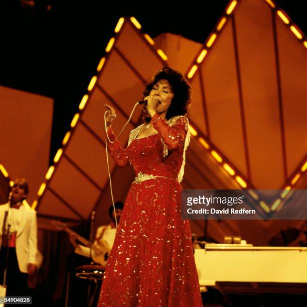 Photo of Loretta LYNN, Loretta Lynn performing on stage