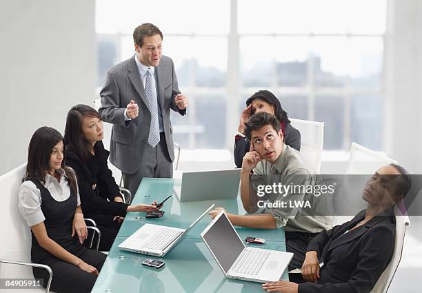 businessman boring colleagues during meeting - stress management stockfoto's en -beelden