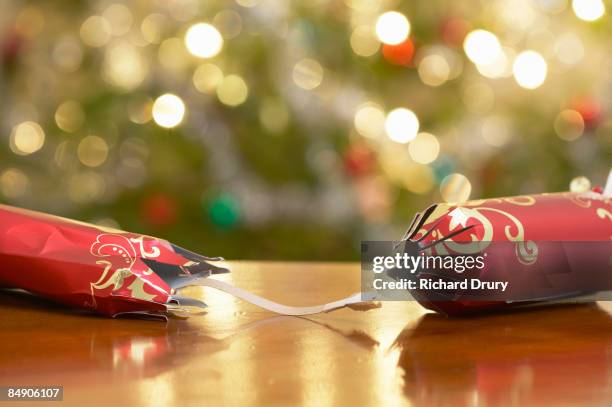 christmas cracker on table - christmas crackers stock pictures, royalty-free photos & images