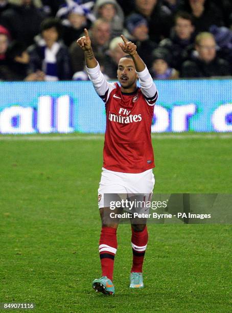 Arsenal O2 Walcott 254 Peter Walcott Stock Photos, High-Res Pictures, and Images - Getty ...