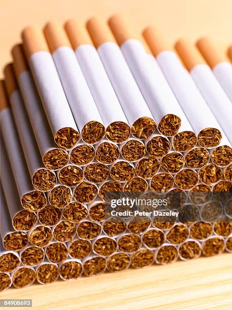 manufacture of cigarettes - tobacco product imagens e fotografias de stock