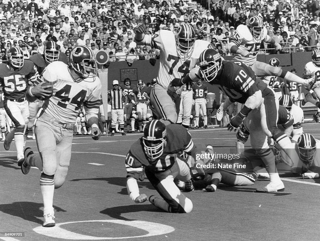 44 Redskins John Riggins Washington Redskins Hall of Fame running back John Riggins tries to ...