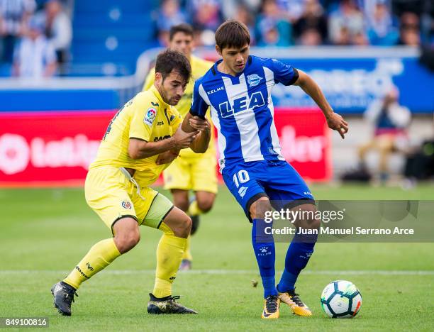 Manu Trigueros of Villarreal CF duels for the ball with Oscar Romero of Deportivo Alaves during the La Liga match between Deportivo Alaves and...